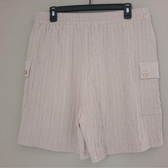NWT Sabrina Lauren Gauzy Cream Color Polyester Short Pockets Size 1X - Picture 2 of 6